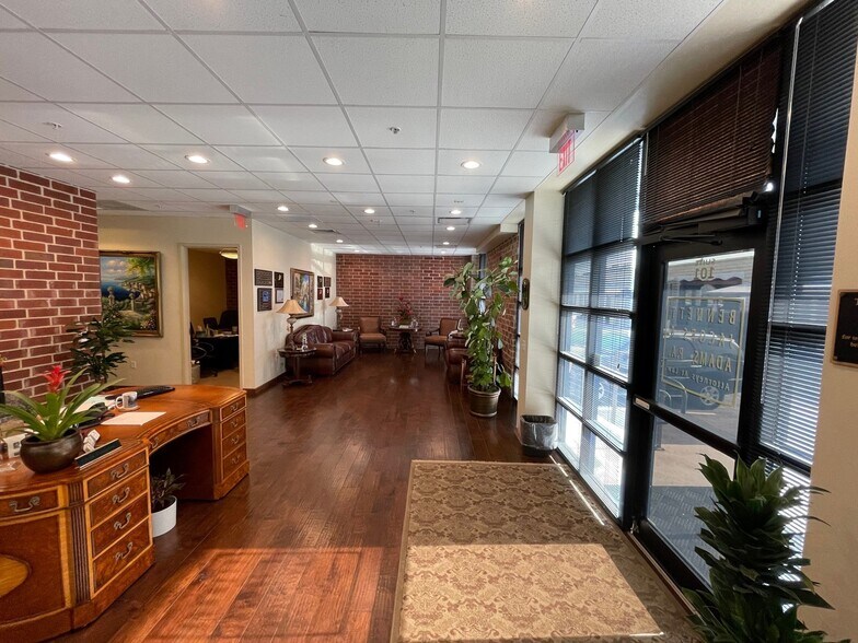 More Photos Of 1925 E 2nd Ave, Tampa Medical For Lease