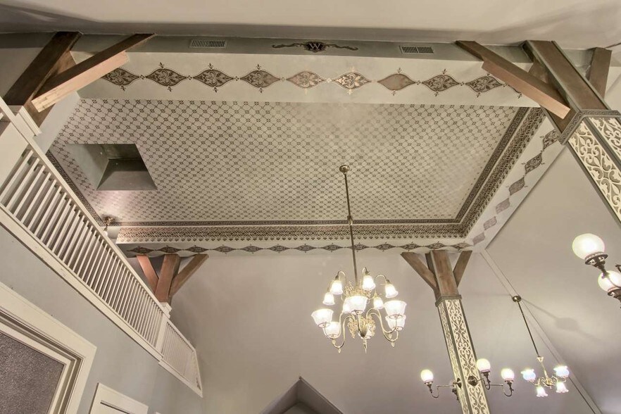 More Photos Of 230 Wellington St, Traverse City Hospitality For Sale