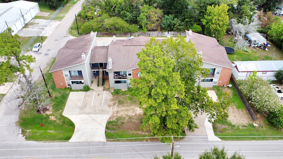 More Photos Of 214 Longstreet Rd, Willis Apartments For Sale