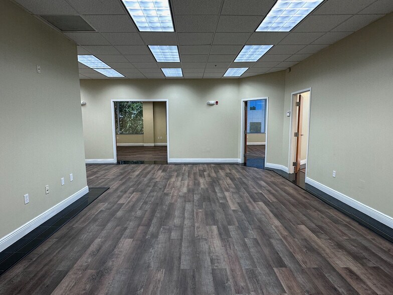 More Photos Of 6200 Metrowest Blvd, Orlando Office For Sale