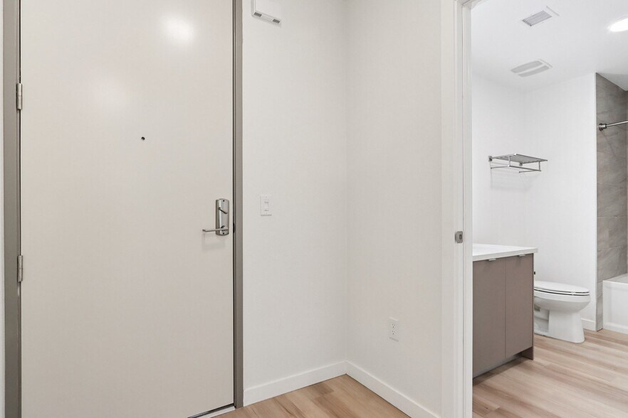 More Photos Of 9900 Venice Blvd, Culver City Apartments For Lease