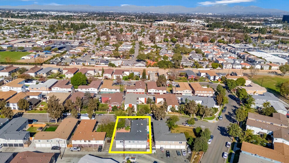 More Photos Of 977 Valencia St, Costa Mesa Apartments For Sale