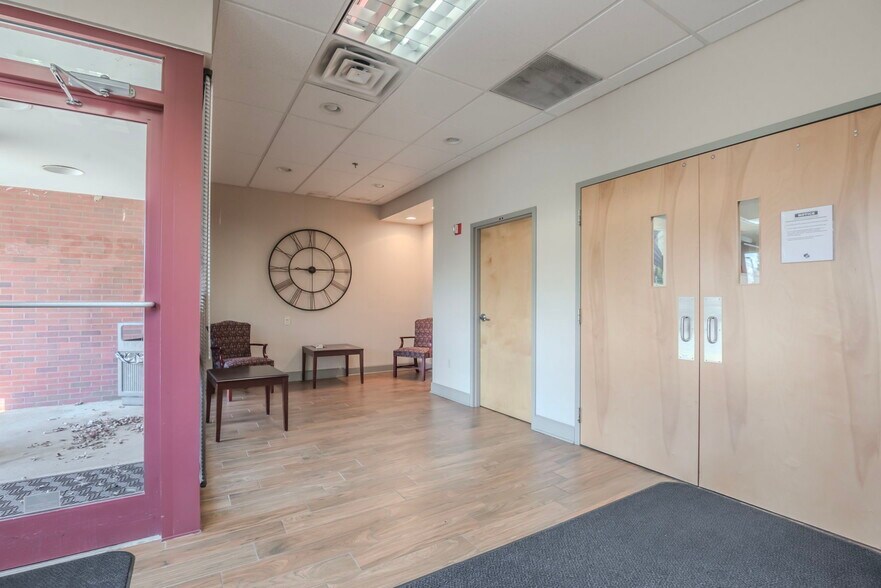 More Photos Of 118 Lukens Dr, New Castle Unknown For Lease
