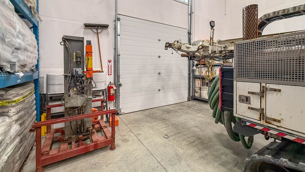 More Photos Of 2842-2848 Fenwick Rd, Kelowna Industrial For Sale