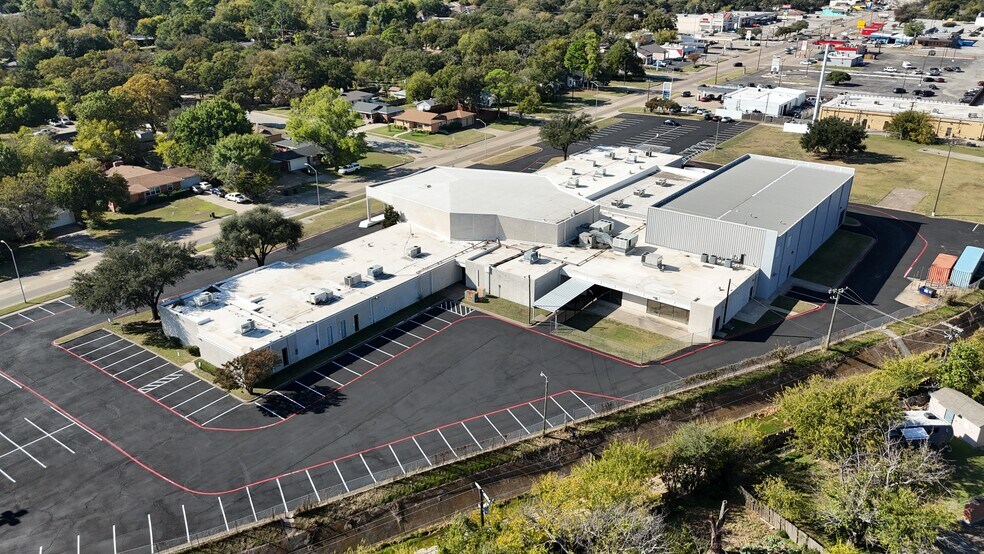 More Photos Of 6801 Meadowbrook Dr, Fort Worth Specialty For Sale