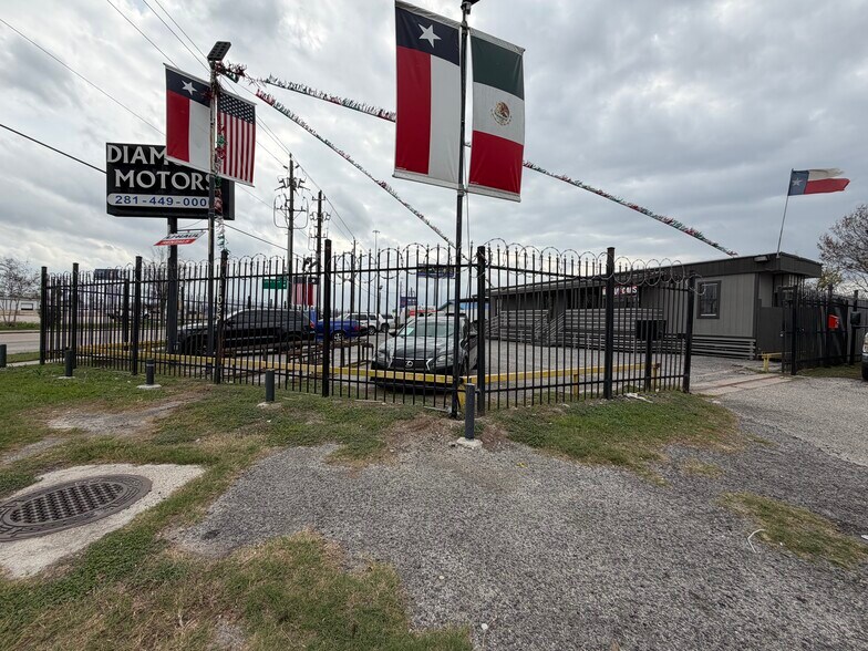 Primary Photo Of 11055 Eastex Fwy, Houston Freestanding For Sale