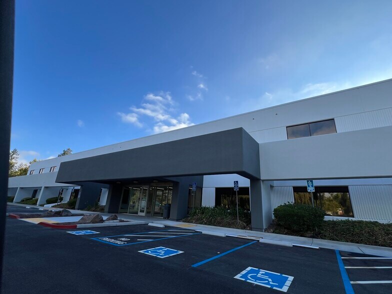 More Photos Of 350 Oakmead Pky, Sunnyvale Research And Development For Lease