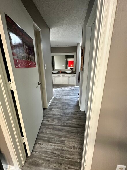 More Photos Of 7181 S Braden Ave, Tulsa Office For Lease