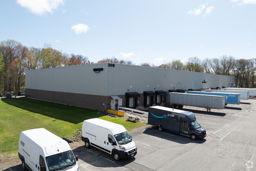 More Photos Of 30B Post Rd, Colonie Warehouse For Lease