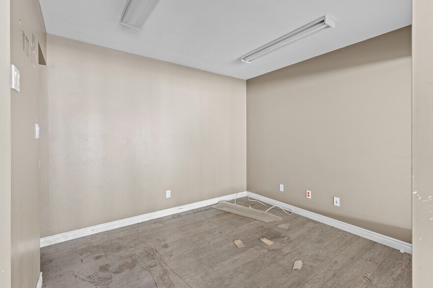 More Photos Of 4216 25 Av, Vernon Industrial For Lease