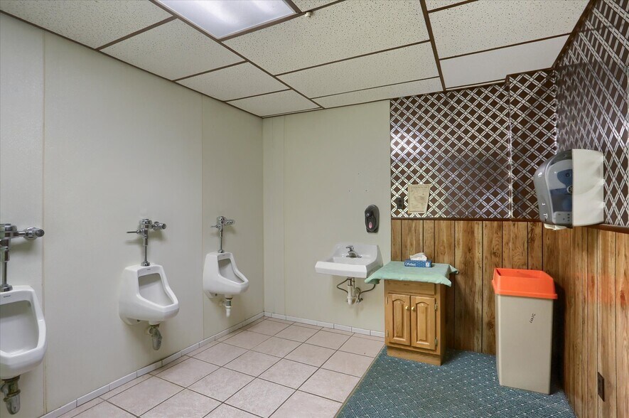 More Photos Of 145 Chamberlaine Ave, Pottsville Flex For Sale