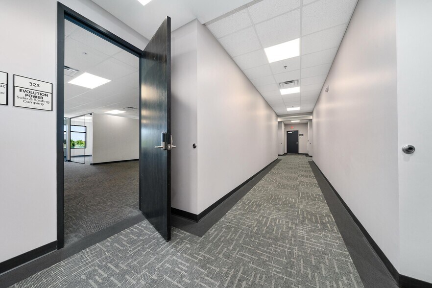 More Photos Of 13550 Village Park Dr, Orlando Office For Lease