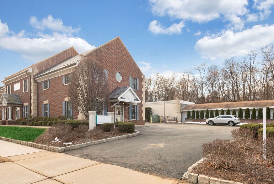 More Photos Of 269 Main St, Madison Bank For Lease
