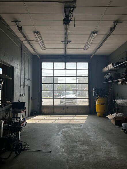 More Photos Of 1208 Smithfield Ave, Lincoln Warehouse For Sale