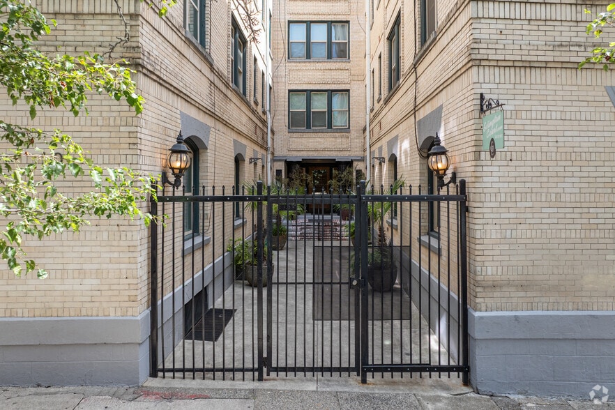 More Photos Of 10 NW 20th Ave, Portland Apartments For Lease