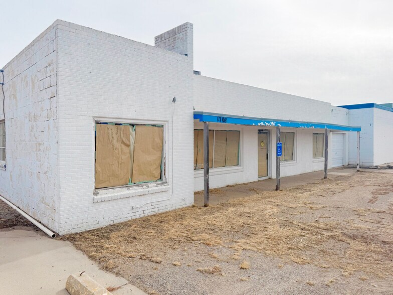 More Photos Of 1708 N Hobart St, Pampa Office For Sale