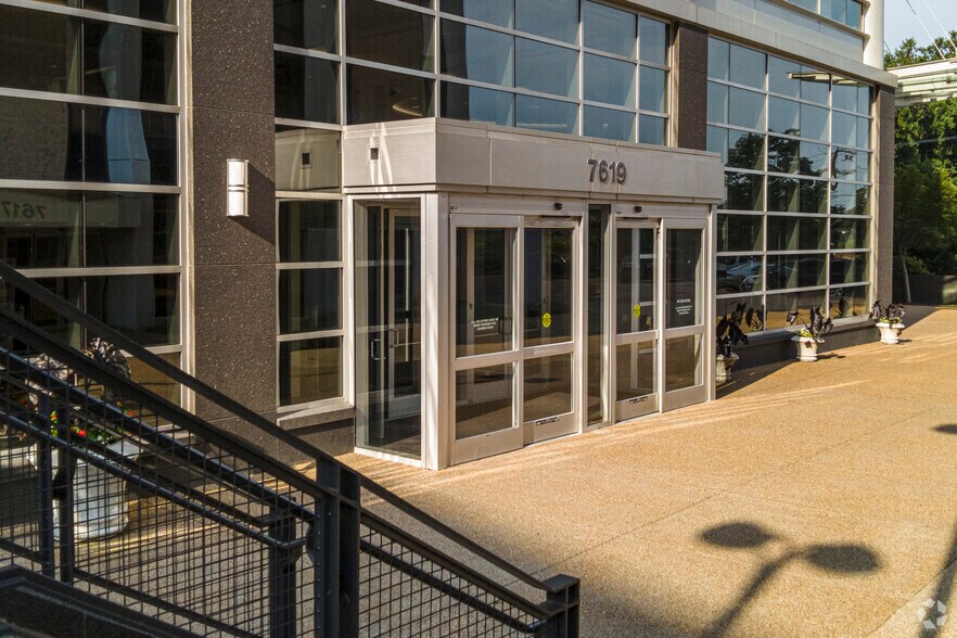 More Photos Of 7619 Little River Tpke, Annandale Office For Lease