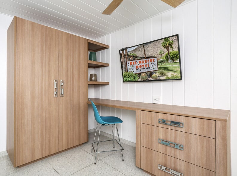 More Photos Of 225 W Baristo Rd, Palm Springs Hotel For Sale