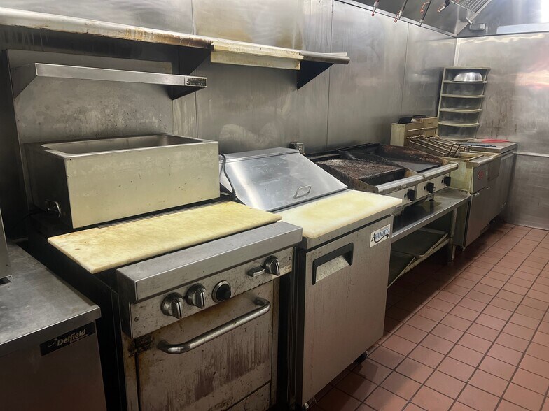 More Photos Of 316-326 State St, New London Storefront Retail Office For Lease