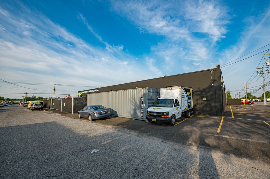 More Photos Of 77 Marine St, Farmingdale Manufacturing For Lease