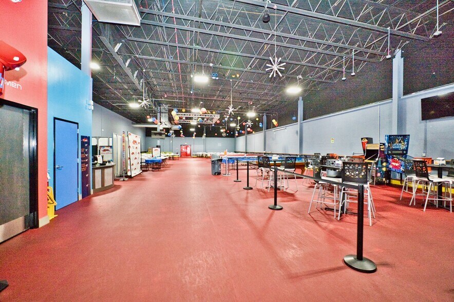 More Photos Of 7777-7847 N Caldwell Ave, Niles Manufacturing For Sale