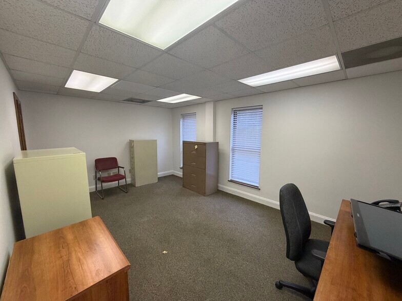 More Photos Of 1950 Collins Blvd, Austell Service For Lease