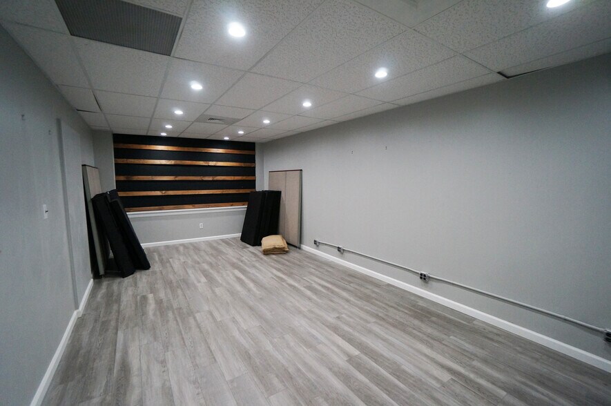 More Photos Of 191-193 Main St, Hackensack Storefront Retail Office For Lease