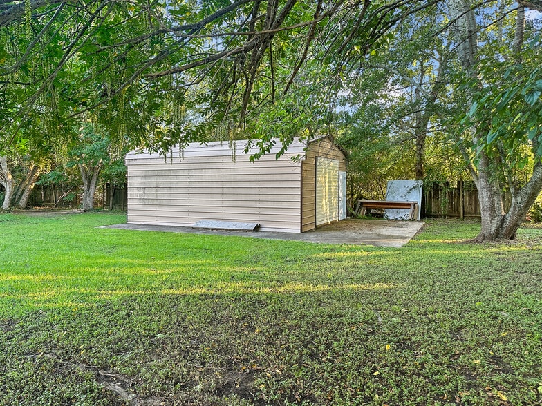 More Photos Of 1505 S Hwy 95A, Cantonment Freestanding For Sale