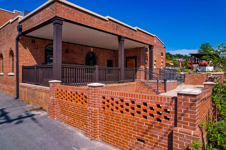 More Photos Of 128 Broadway St, Black Mountain Restaurant For Sale