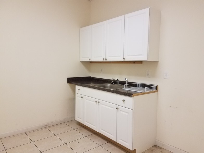 More Photos Of 1260-1268 River St, Hyde Park Storefront For Lease