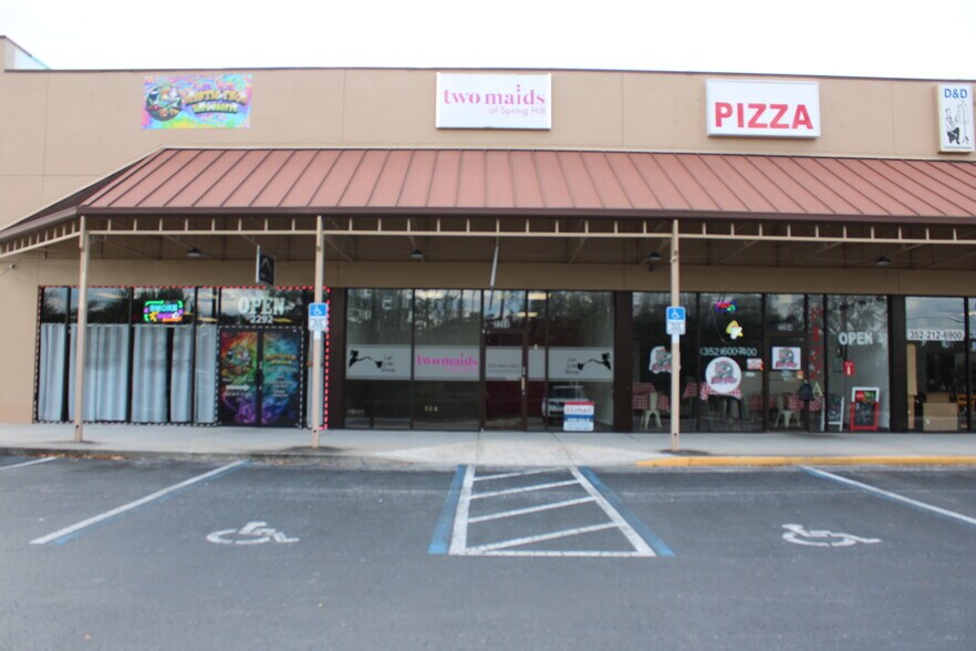 More Photos Of 2260-2292 Commercial Way, Spring Hill Storefront For Lease