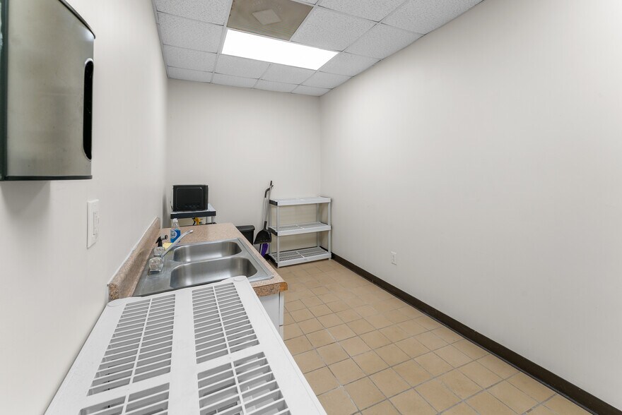 More Photos Of 1306 Heidt Ave, Savannah Office For Lease