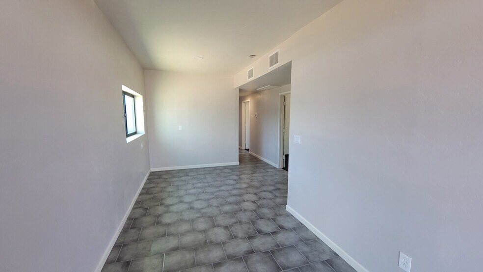 More Photos Of 1026 N Columbus Blvd, Tucson Light Manufacturing For Sale