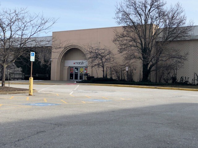 More Photos Of 7850 Mentor Ave, Mentor Department Store For Sale