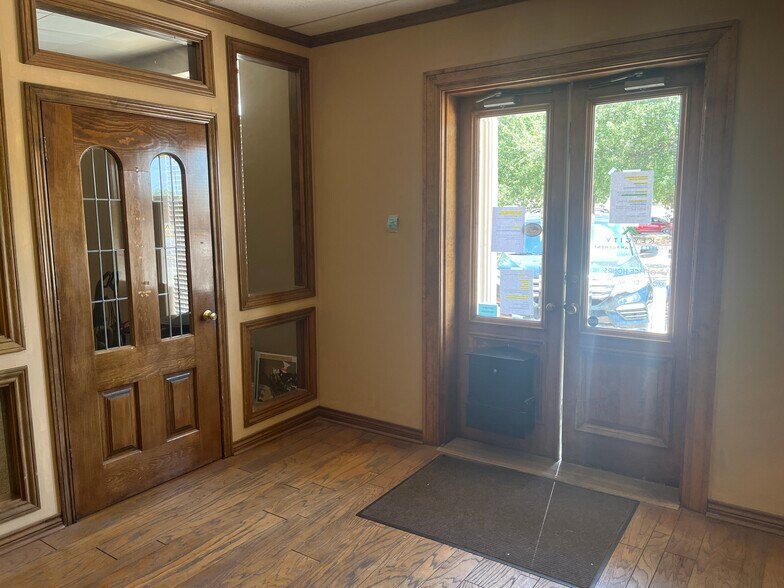 More Photos Of 278 S Pioneer Dr, Abilene Office For Lease