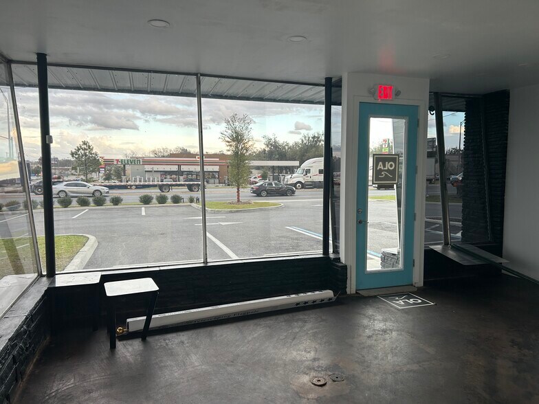 More Photos Of 920 N Pine Ave, Ocala General Retail For Sale