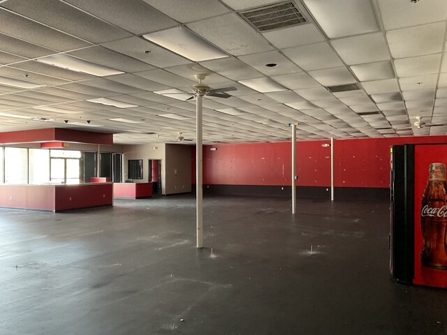 More Photos Of 912 Municipal Dr, Brandon Storefront For Lease