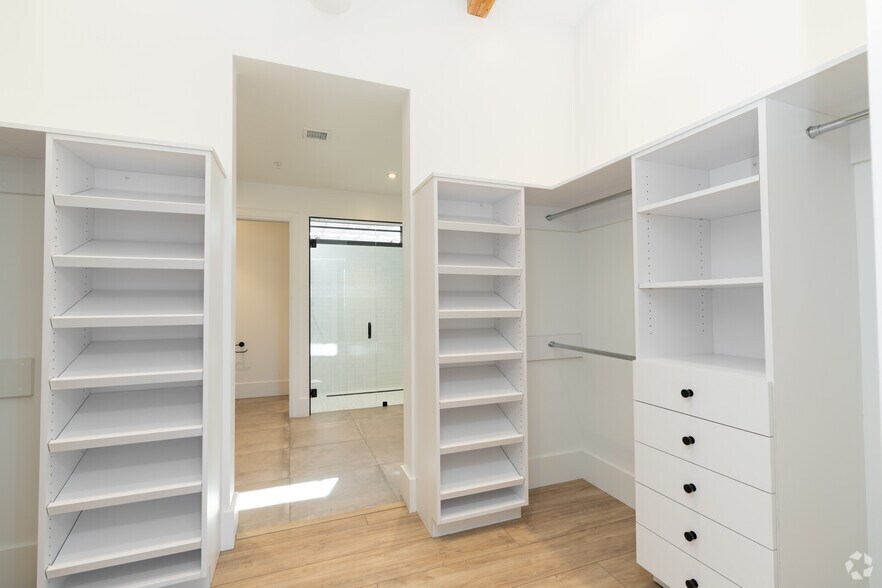 More Photos Of 330 S Cedros Ave, Solana Beach Apartments For Lease