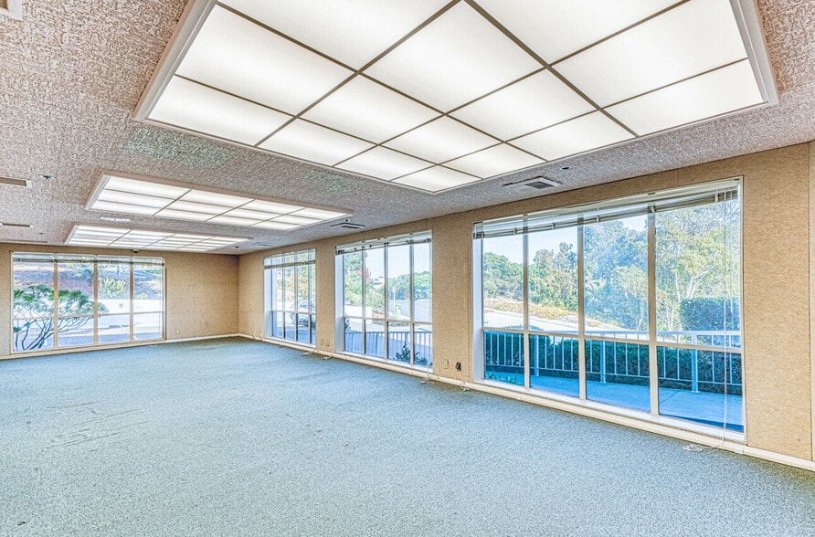 More Photos Of 120 Del Rey Gardens Dr, Del Rey Oaks Office For Sale