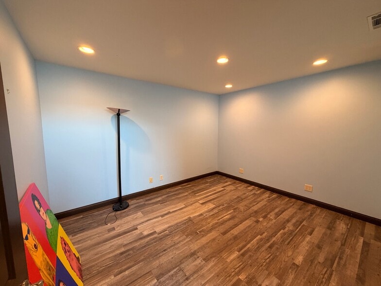 More Photos Of 601 Calvert St, Lincoln Flex For Lease