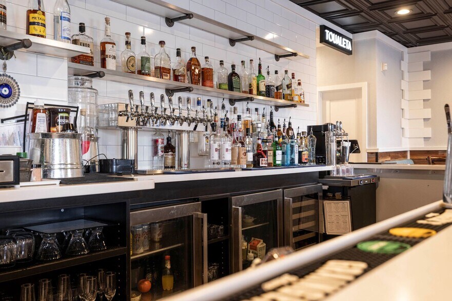 More Photos Of 7588 N Broadway, Red Hook Specialty For Sale