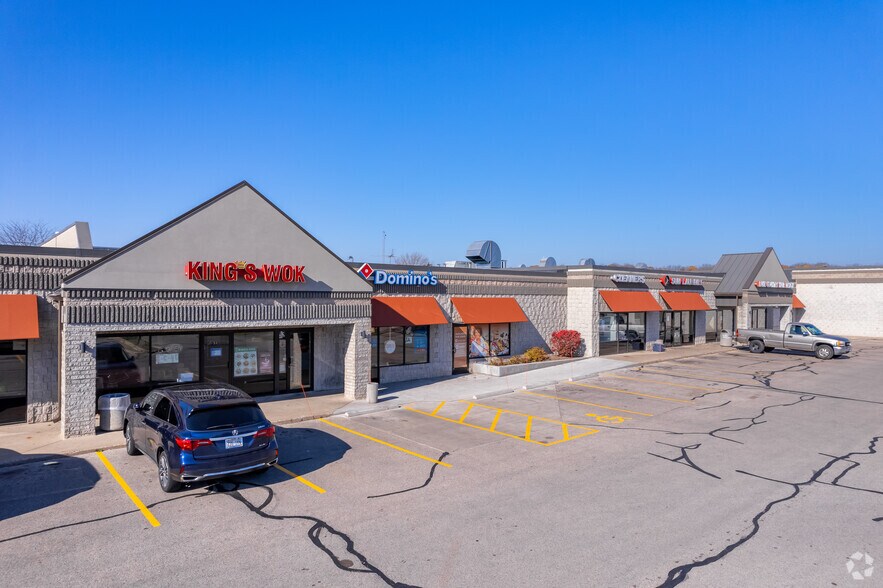 More Photos Of 505-525 Cottonwood Ave, Hartland Unknown For Lease
