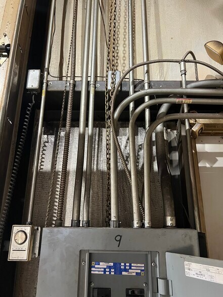More Photos Of 33549 E Royalton Rd, Columbia Station Light Manufacturing For Sale