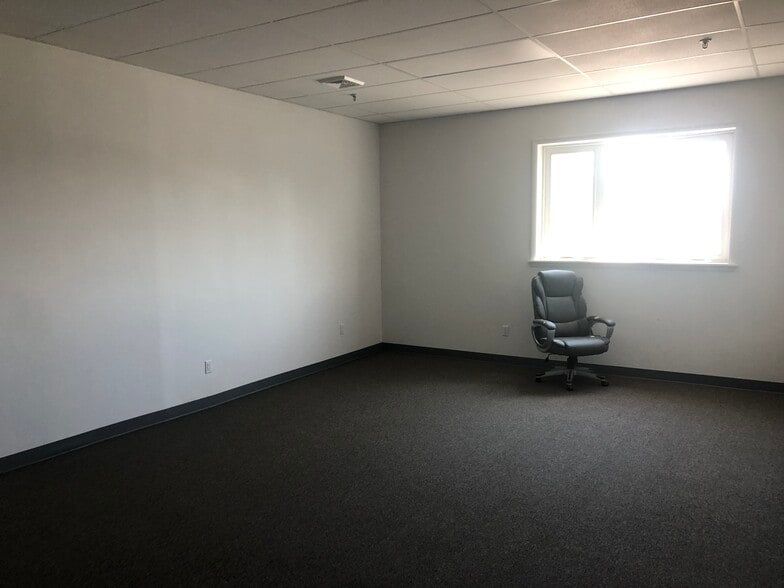 More Photos Of 29 Evans Pl, Pompton Plains Storefront Retail Office For Lease