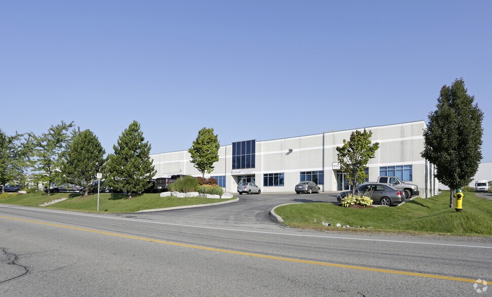 More Photos Of 490 Sheldon Dr, Cambridge Showroom For Lease
