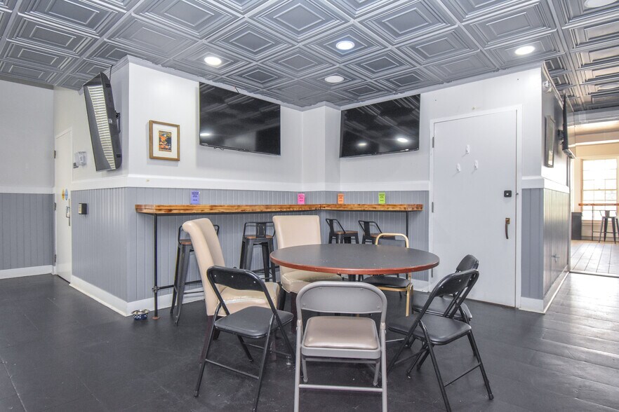 More Photos Of 82 Court Sq, Alexander City Flex For Sale