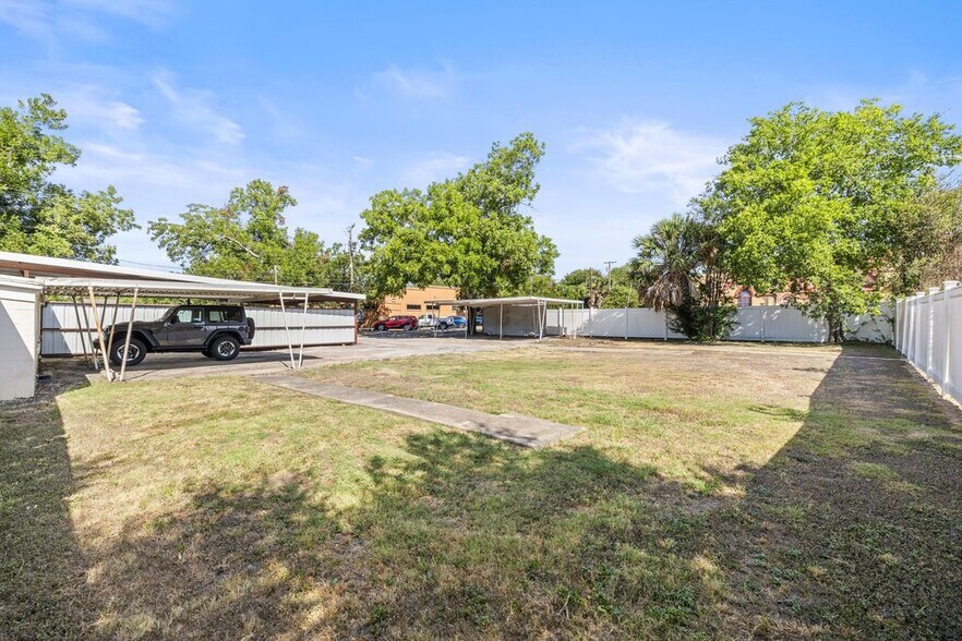 More Photos Of 503 Talbot St, Taylor Funeral Home For Sale