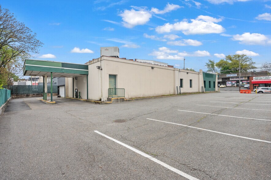 More Photos Of 755 Forest Ave, Staten Island Storefront Retail Residential For Lease