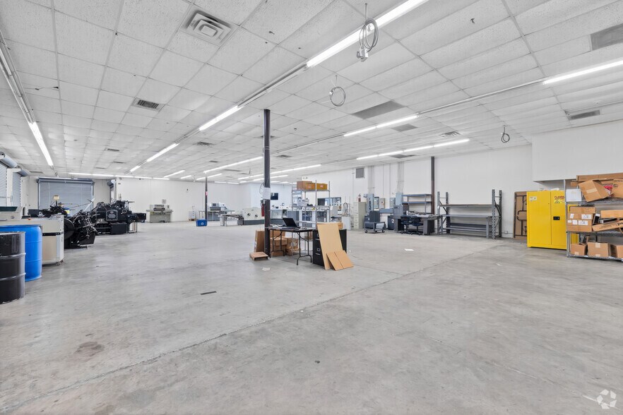 More Photos Of 2748-2758 Bingle Rd, Houston Unknown For Lease