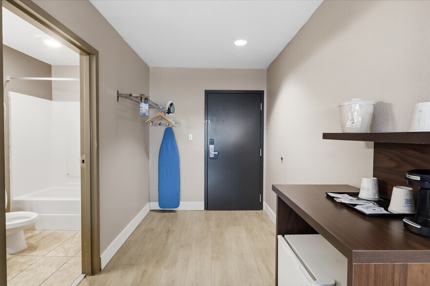 More Photos Of 7680 Niagara Falls Blvd, Niagara Falls Hotel For Sale